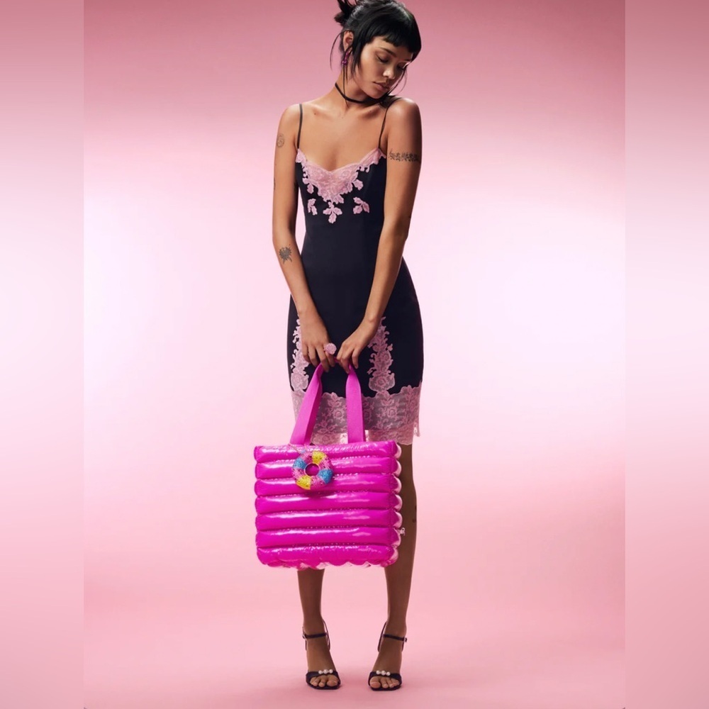 NWT Betsey Johnson THAR SHE BLOWS WET NYLON TOTE BAG. (Looks like a floaty) - Picture 9 of 10